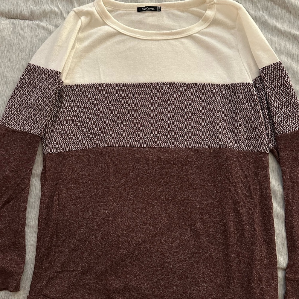 Size M long sleeve top